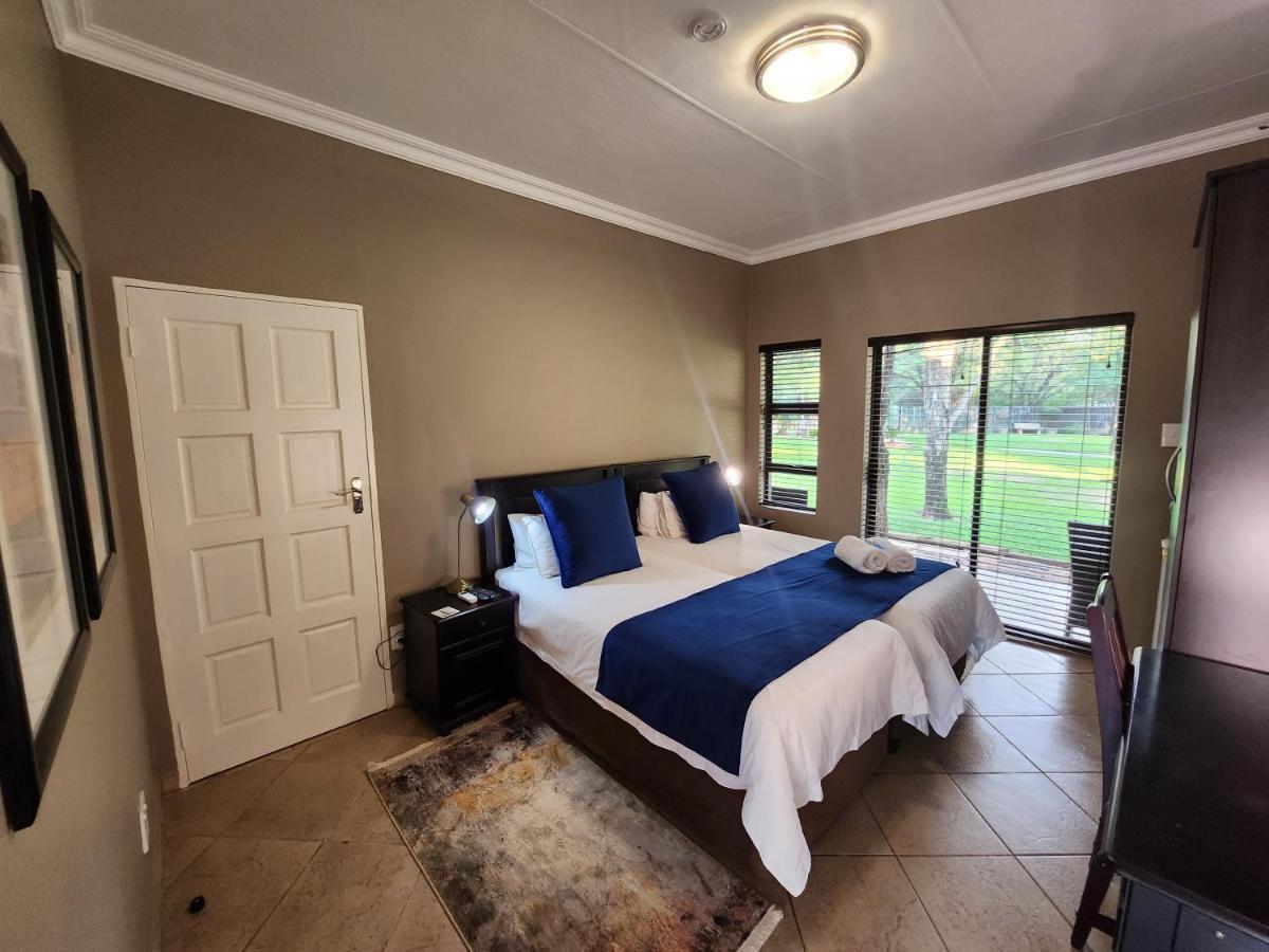 Rip Van Winkel Guest House Lephalale Esterno foto